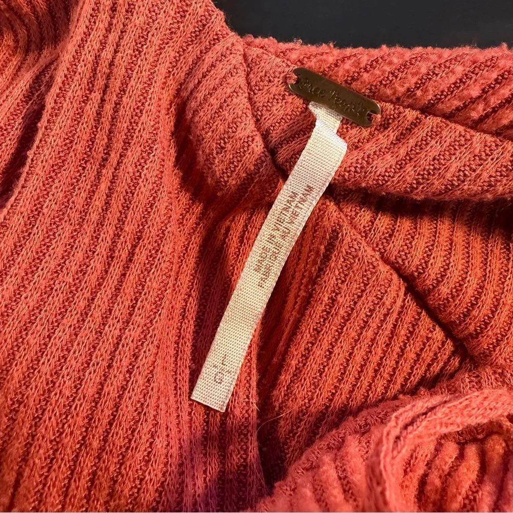 Free People ‘Marley’ Off-The-Shoulder Rib Top in “Warm Stone” Orange Size Large